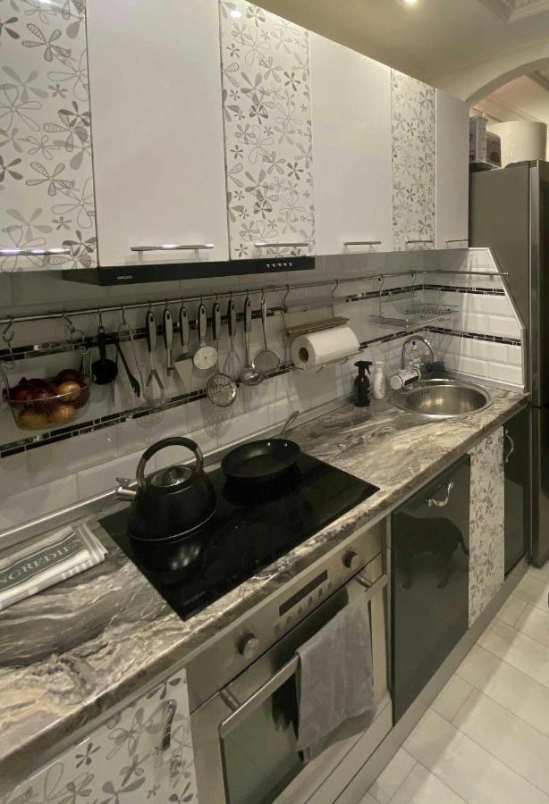 Butas Colorfull Experience In Hause Built 1910 Fast Free Wifi Free Parking *